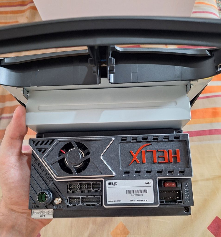 مانیتور۸ اینچ 8هسته ای فابریک شرکتی پژو 206 ولوم دار مدل T440 برند هلیکس